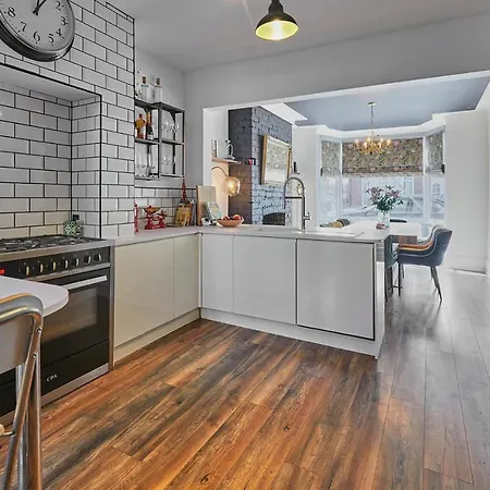 Host & - Upleatham Street * Saltburn-by-the-Sea