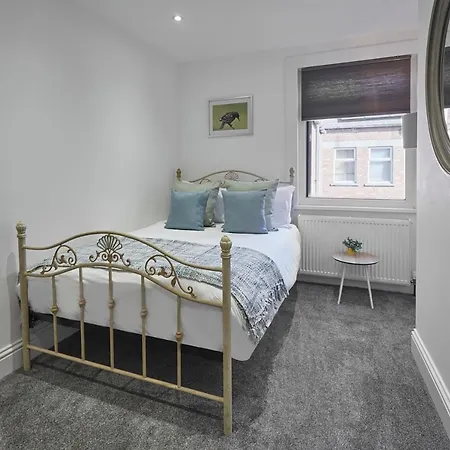 Host & - Upleatham Street *